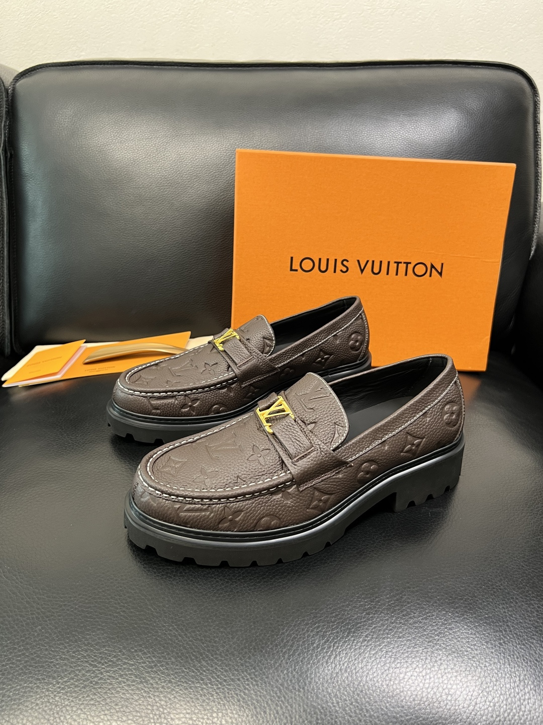 Lv 高品质 顶级代购 路易威登 皮鞋专柜同步，鞋面意大利进口，进口水染牛皮内里，鞋底：原厂特供原版底，