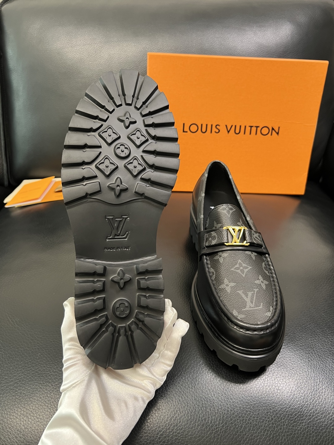 Lv 高品质 顶级代购 路易威登 皮鞋专柜同步，鞋面意大利进口，进口水染牛皮内里，鞋底：原厂特供原版底，