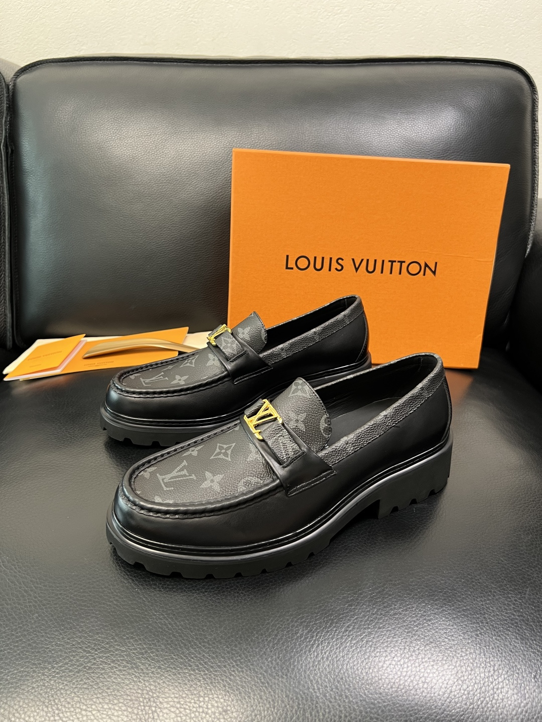 Lv 高品质 顶级代购 路易威登 皮鞋专柜同步，鞋面意大利进口，进口水染牛皮内里，鞋底：原厂特供原版底，