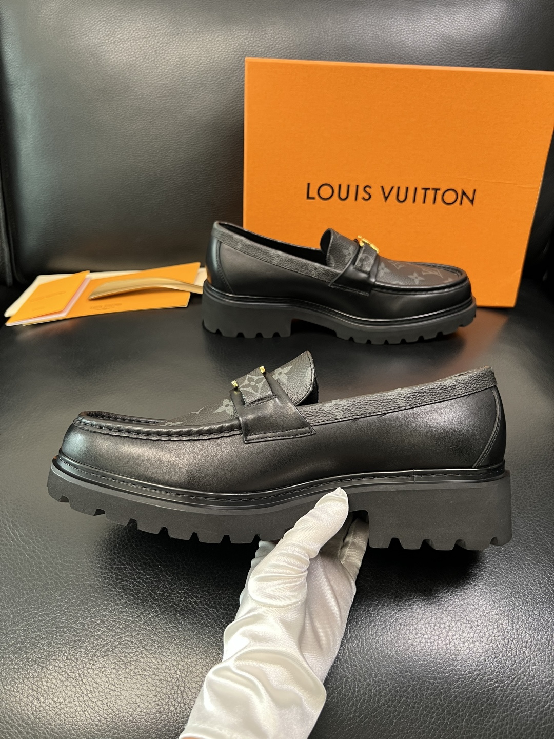 Lv 高品质 顶级代购 路易威登 皮鞋专柜同步，鞋面意大利进口，进口水染牛皮内里，鞋底：原厂特供原版底，