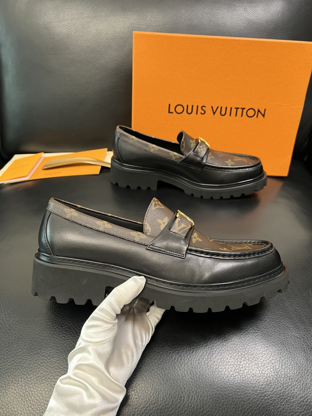 Lv 高品质 顶级代购 路易威登 皮鞋专柜同步，鞋面意大利进口，进口水染牛皮内里，鞋底：原厂特供原版底，