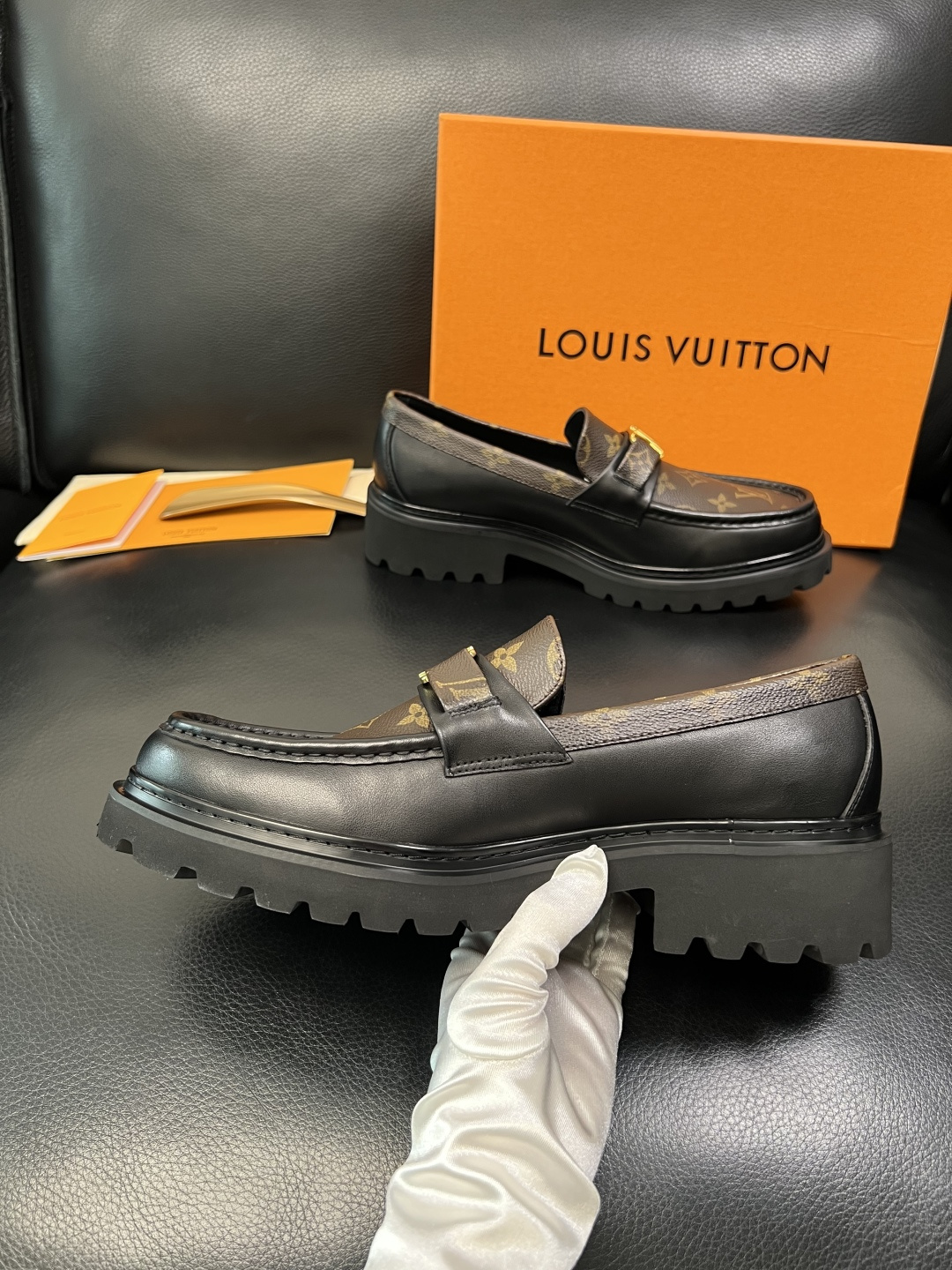 Lv 高品质 顶级代购 路易威登 皮鞋专柜同步，鞋面意大利进口，进口水染牛皮内里，鞋底：原厂特供原版底，