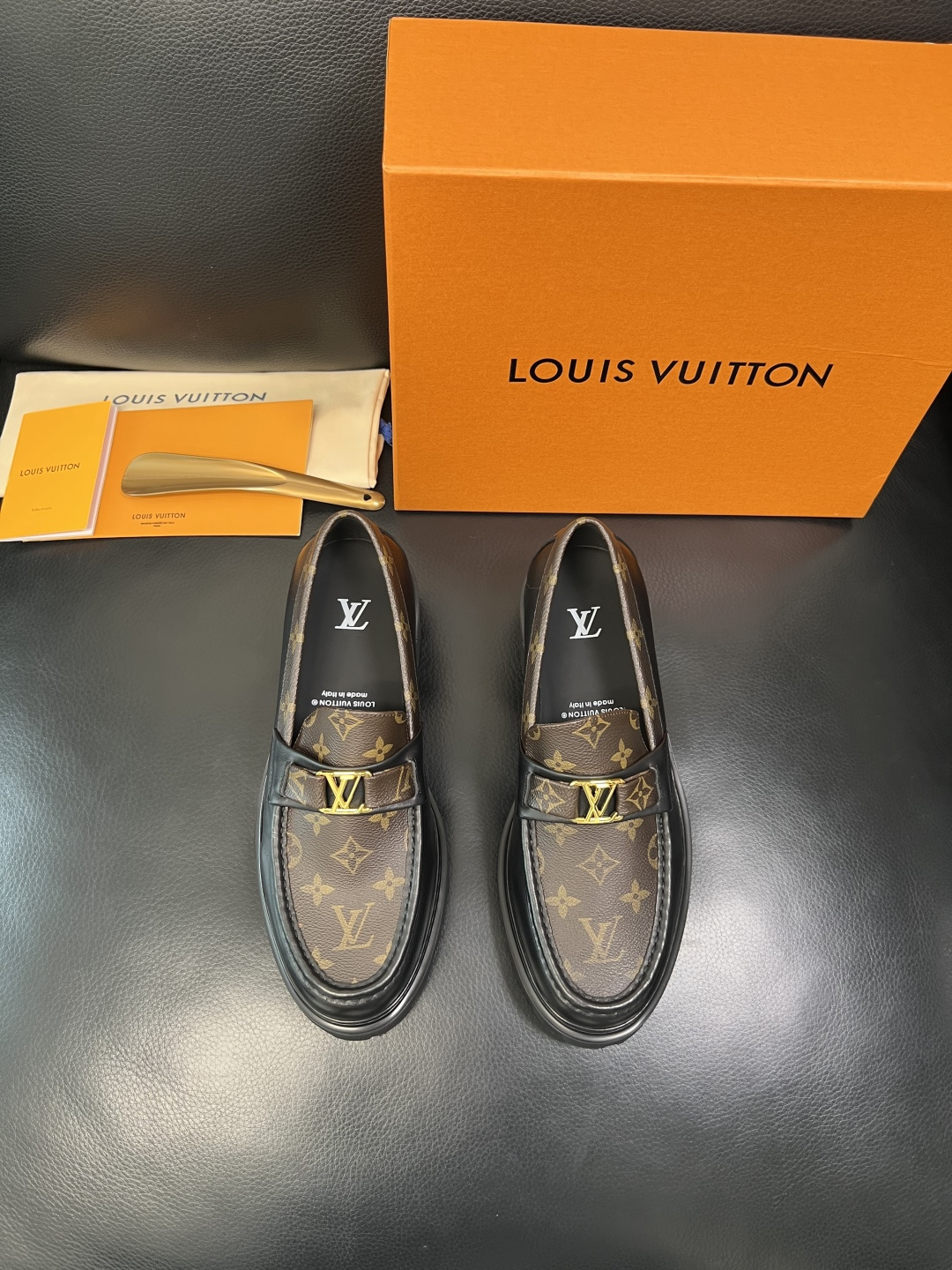 Lv 高品质 顶级代购 路易威登 皮鞋专柜同步，鞋面意大利进口，进口水染牛皮内里，鞋底：原厂特供原版底，