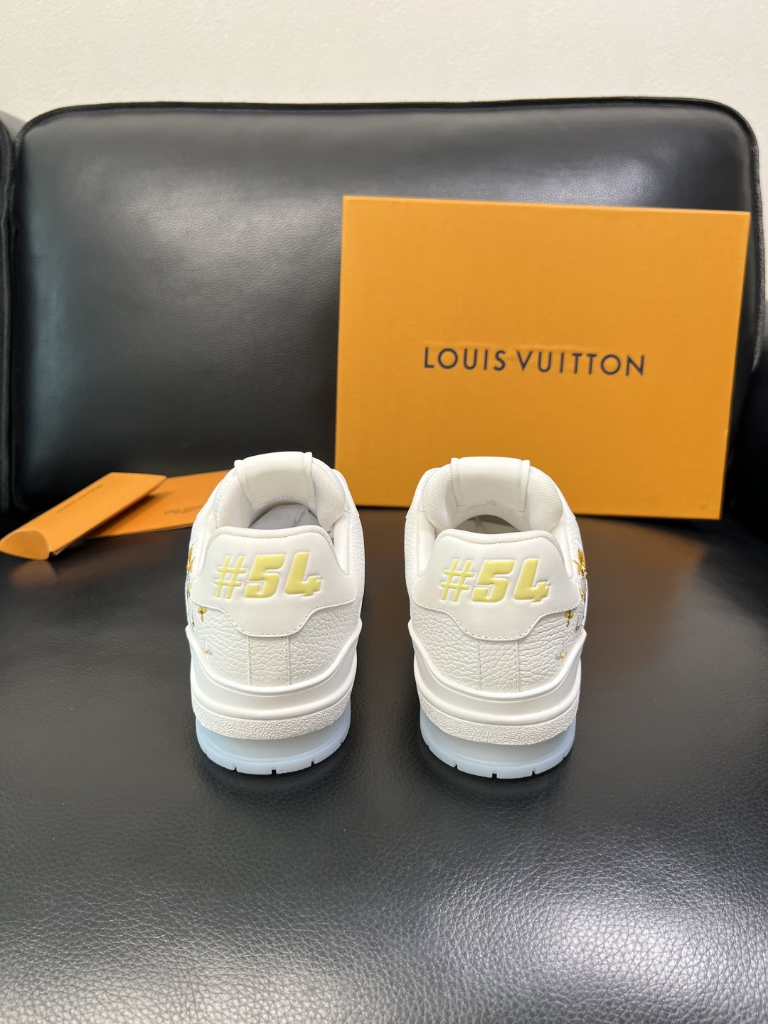 Lv 高品质 顶级工艺品 路易威登，专柜同步原厂配置，鞋面意大利进口，高品质拼接缤纷色彩复杂工艺品，进口