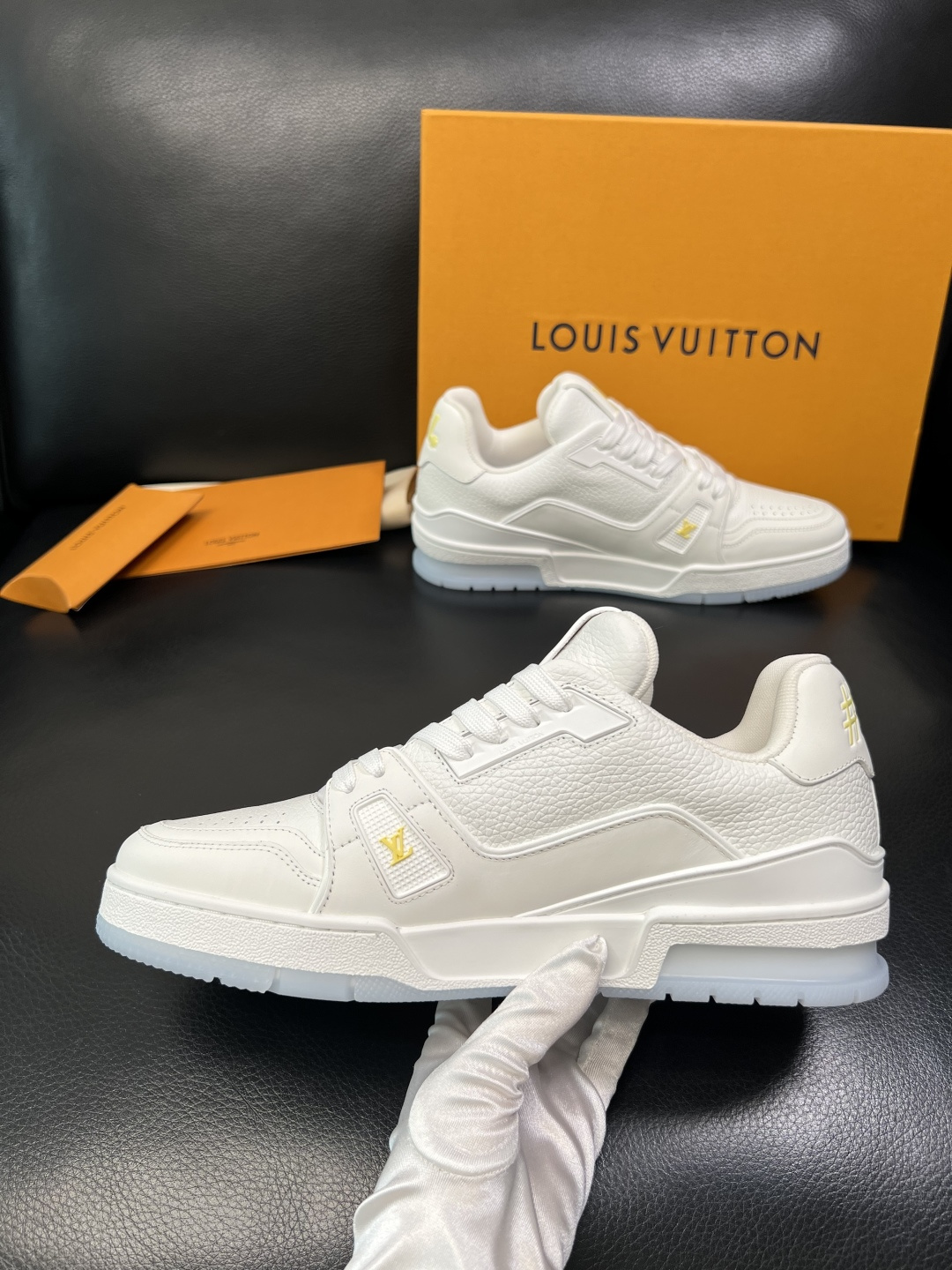 Lv 高品质 顶级工艺品 路易威登，专柜同步原厂配置，鞋面意大利进口，高品质拼接缤纷色彩复杂工艺品，进口