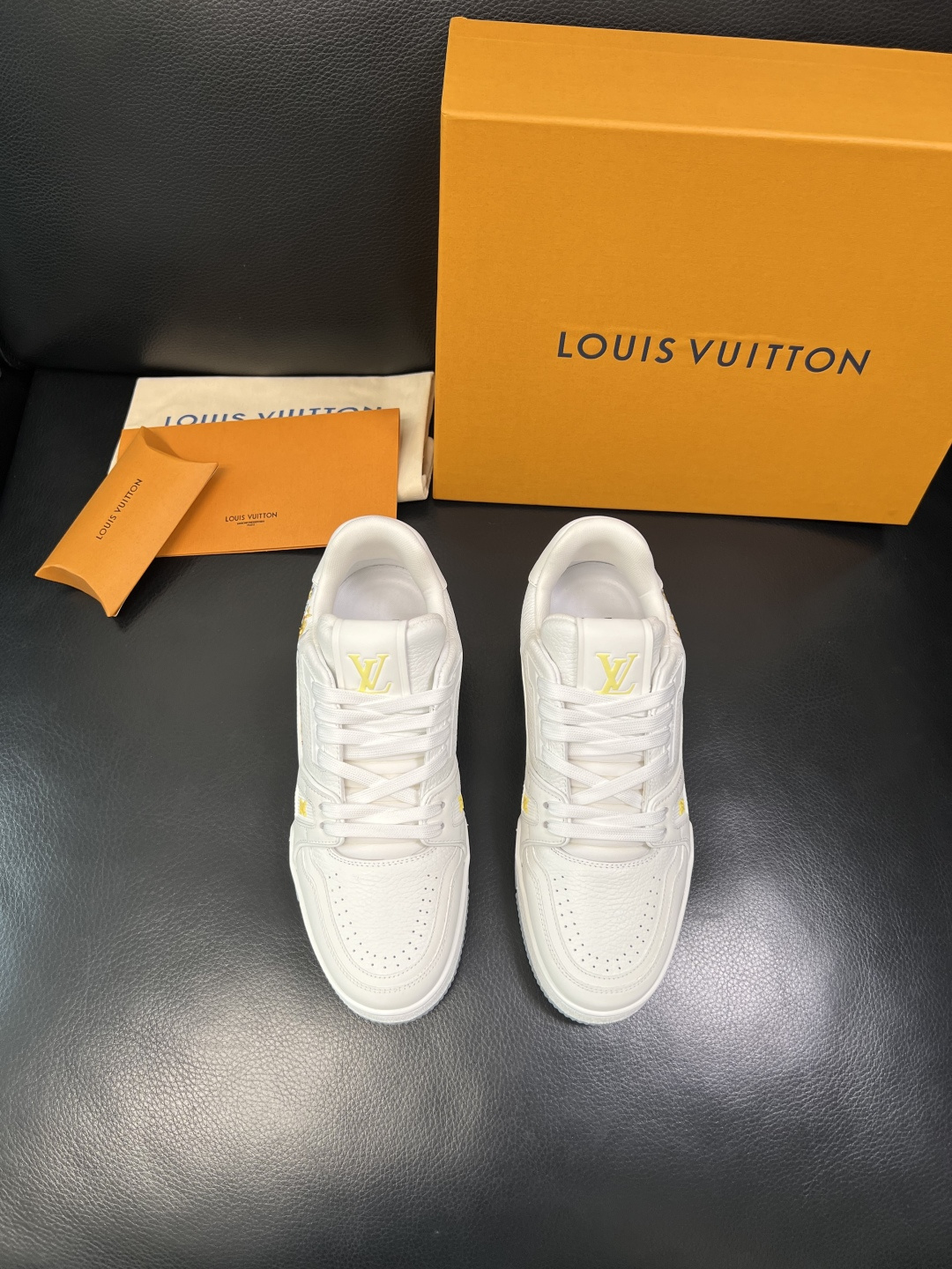 Lv 高品质 顶级工艺品 路易威登，专柜同步原厂配置，鞋面意大利进口，高品质拼接缤纷色彩复杂工艺品，进口