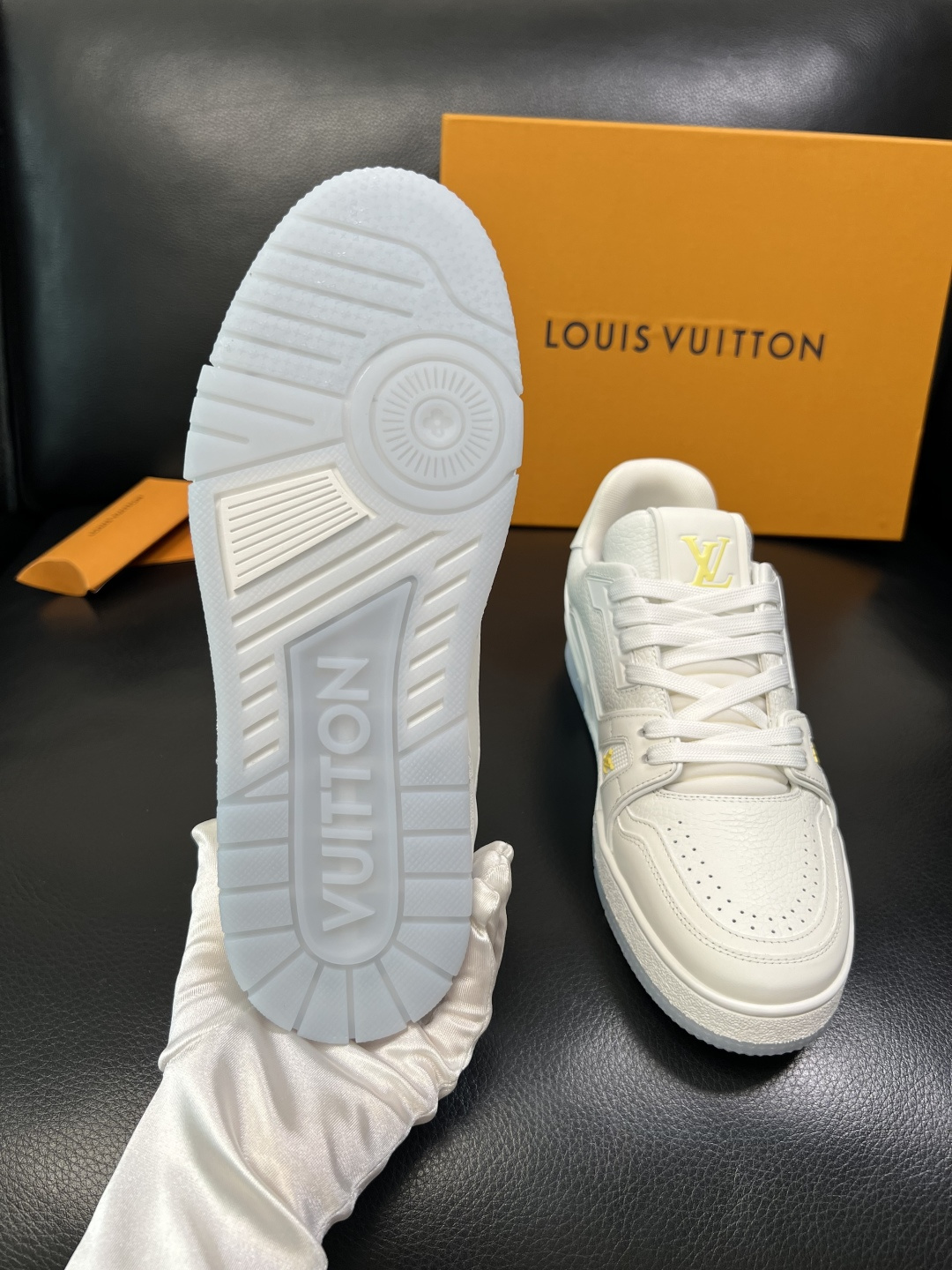 Lv 高品质 顶级工艺品 路易威登，专柜同步原厂配置，鞋面意大利进口，高品质拼接缤纷色彩复杂工艺品，进口