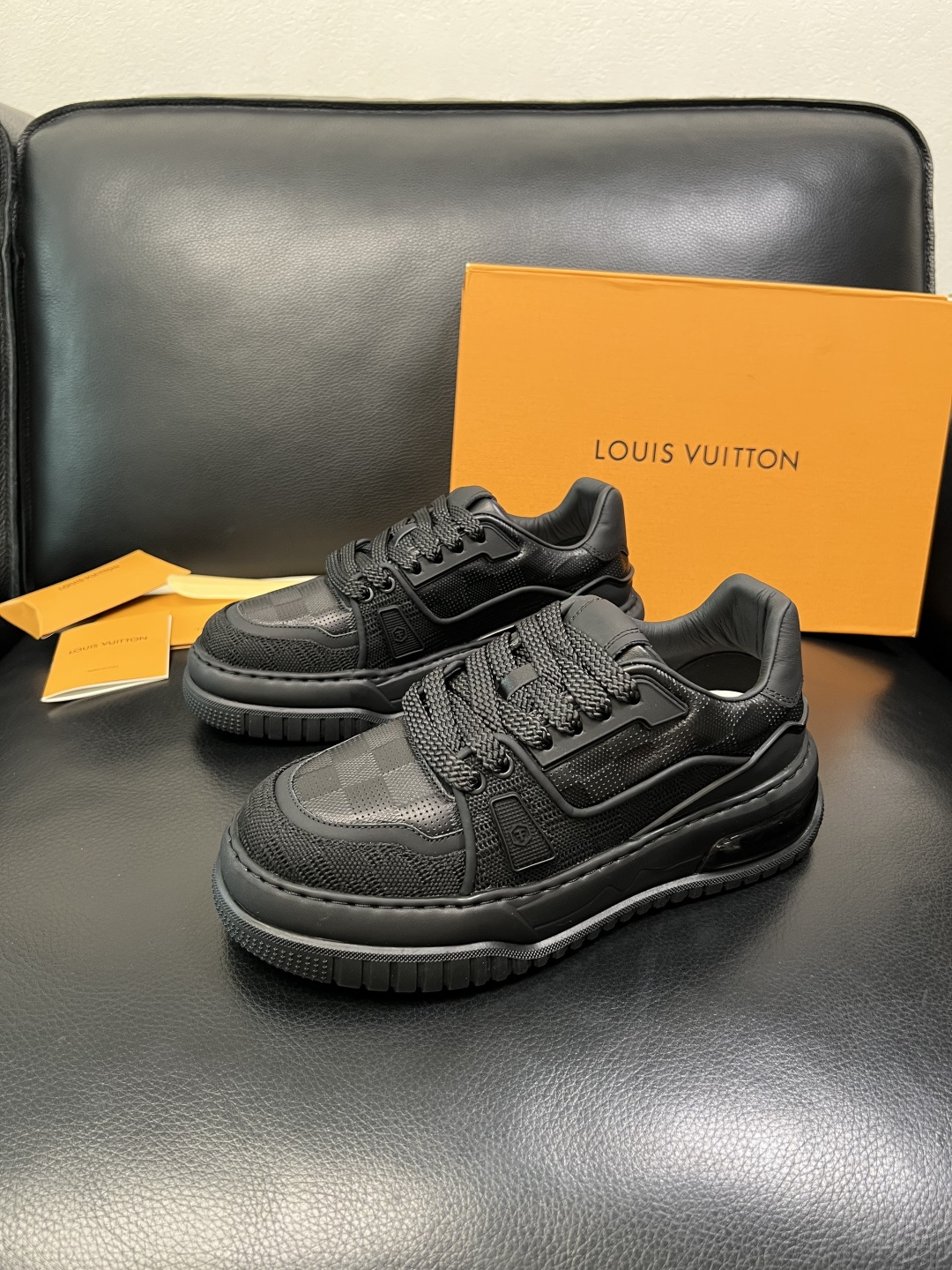 Lv 高品质 顶级工艺品 路易威登，运动板鞋专柜同步，鞋面意大利进口，高品质拼接缤纷色彩复杂工艺品，进口