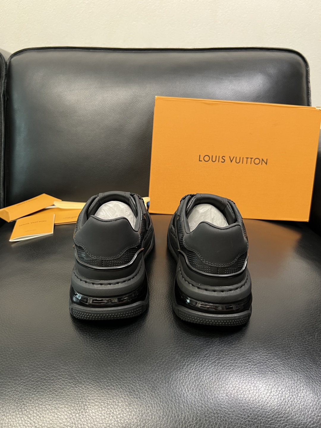 Lv 高品质 顶级工艺品 路易威登，运动板鞋专柜同步，鞋面意大利进口，高品质拼接缤纷色彩复杂工艺品，进口