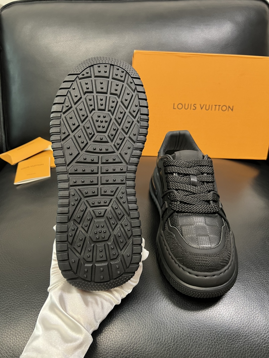 Lv 高品质 顶级工艺品 路易威登，运动板鞋专柜同步，鞋面意大利进口，高品质拼接缤纷色彩复杂工艺品，进口