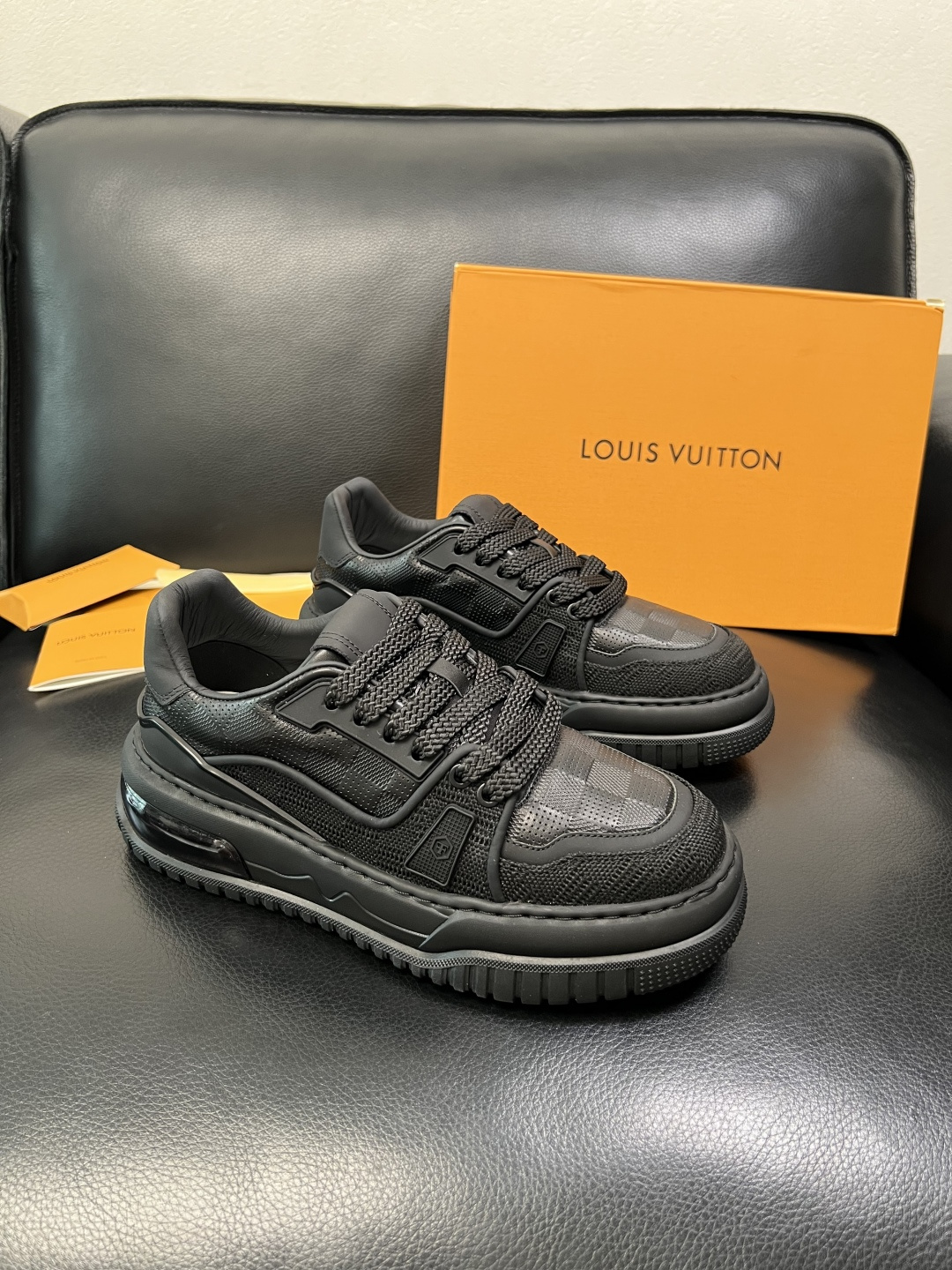 Lv 高品质 顶级工艺品 路易威登，运动板鞋专柜同步，鞋面意大利进口，高品质拼接缤纷色彩复杂工艺品，进口