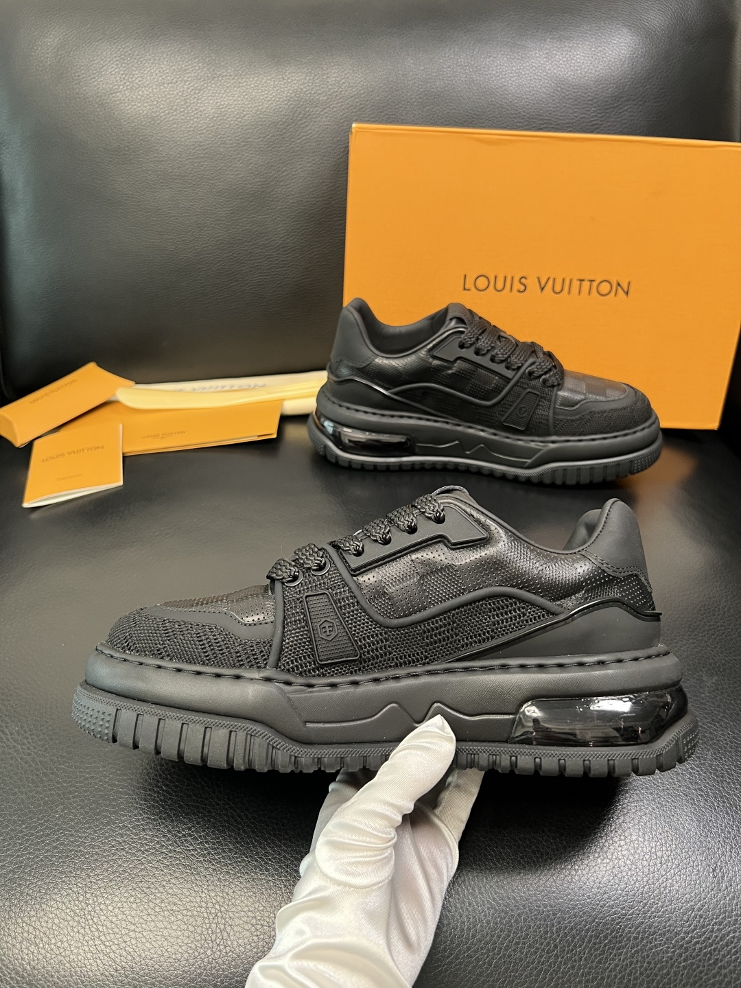 Lv 高品质 顶级工艺品 路易威登，运动板鞋专柜同步，鞋面意大利进口，高品质拼接缤纷色彩复杂工艺品，进口