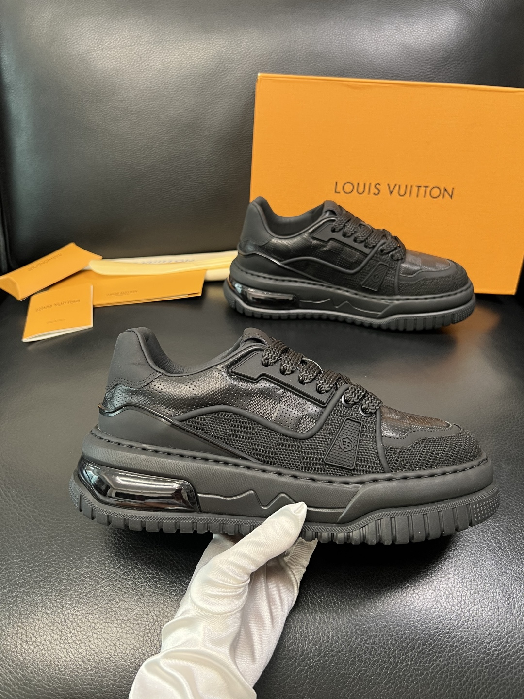 Lv 高品质 顶级工艺品 路易威登，运动板鞋专柜同步，鞋面意大利进口，高品质拼接缤纷色彩复杂工艺品，进口