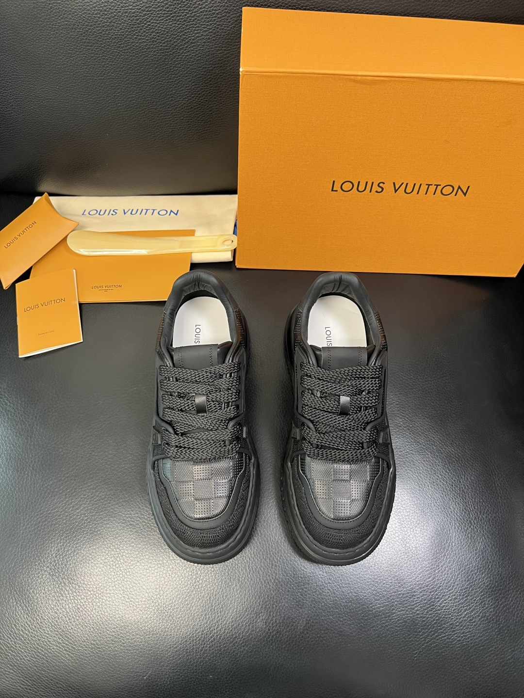 Lv 高品质 顶级工艺品 路易威登，运动板鞋专柜同步，鞋面意大利进口，高品质拼接缤纷色彩复杂工艺品，进口