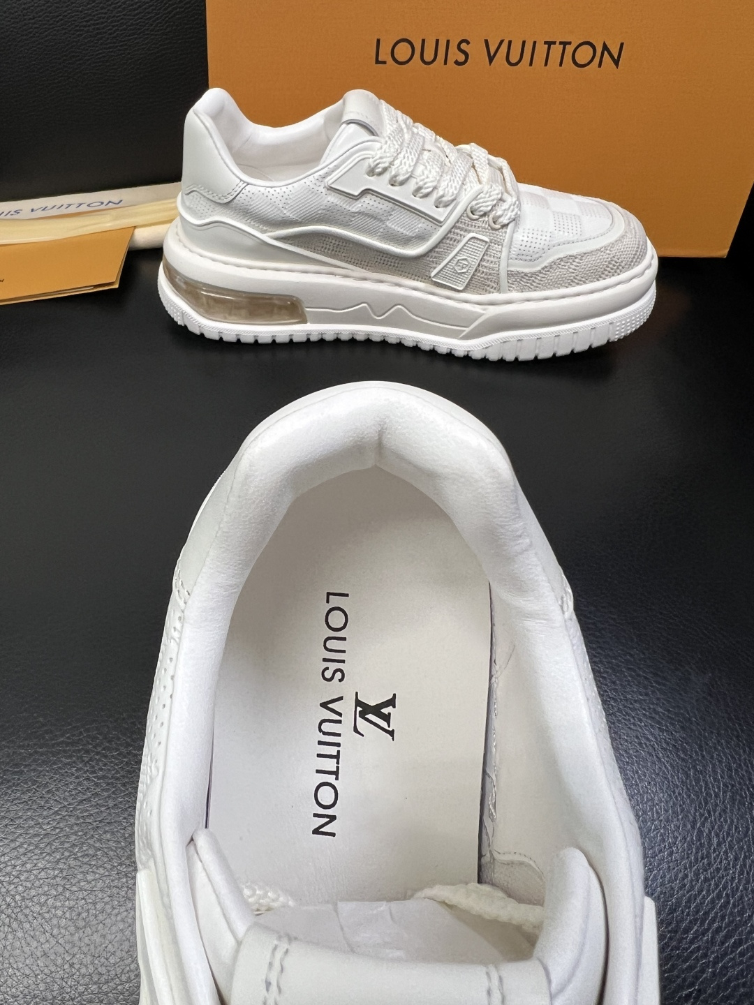 Lv 高品质 顶级工艺品 路易威登，运动板鞋专柜同步，鞋面意大利进口，高品质拼接缤纷色彩复杂工艺品，进口