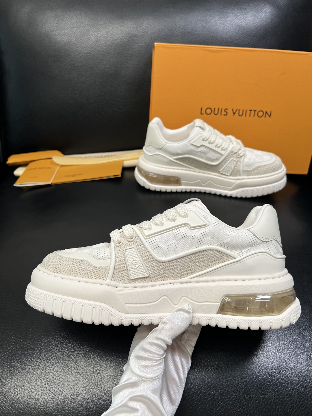 Lv 高品质 顶级工艺品 路易威登，运动板鞋专柜同步，鞋面意大利进口，高品质拼接缤纷色彩复杂工艺品，进口