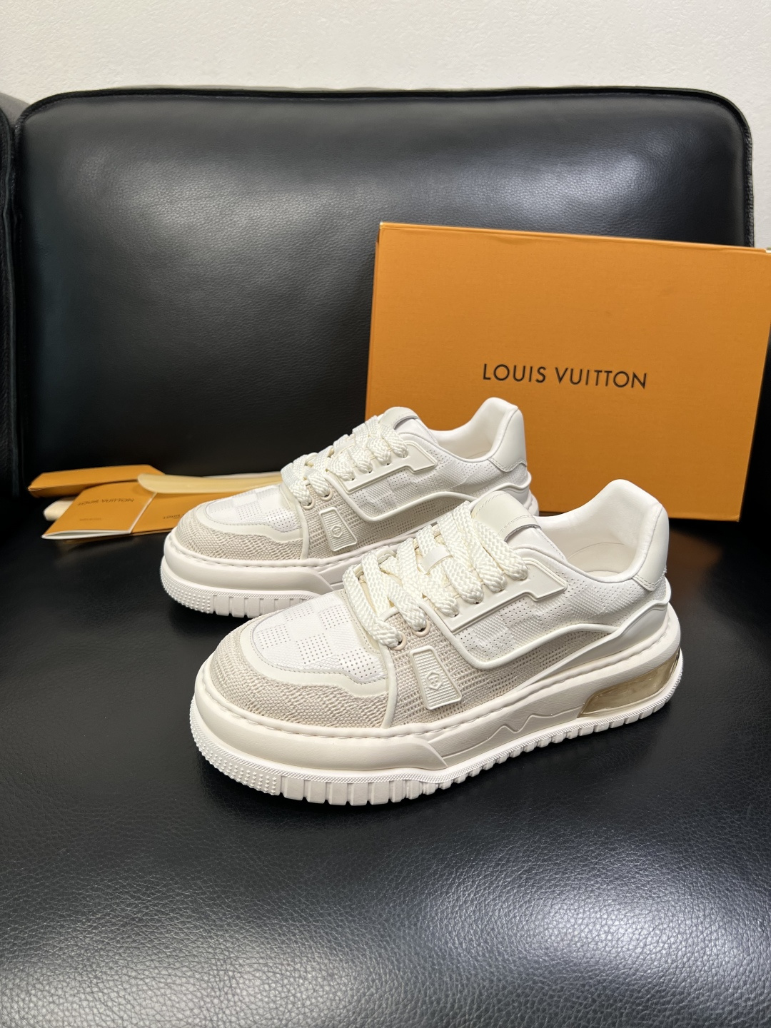 Lv 高品质 顶级工艺品 路易威登，运动板鞋专柜同步，鞋面意大利进口，高品质拼接缤纷色彩复杂工艺品，进口