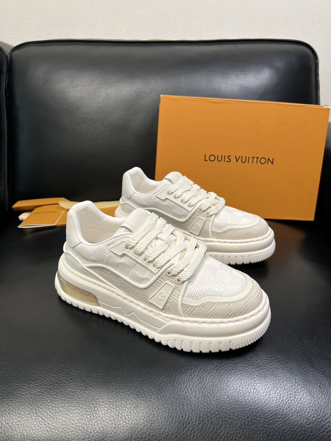 Lv 高品质 顶级工艺品 路易威登，运动板鞋专柜同步，鞋面意大利进口，高品质拼接缤纷色彩复杂工艺品，进口