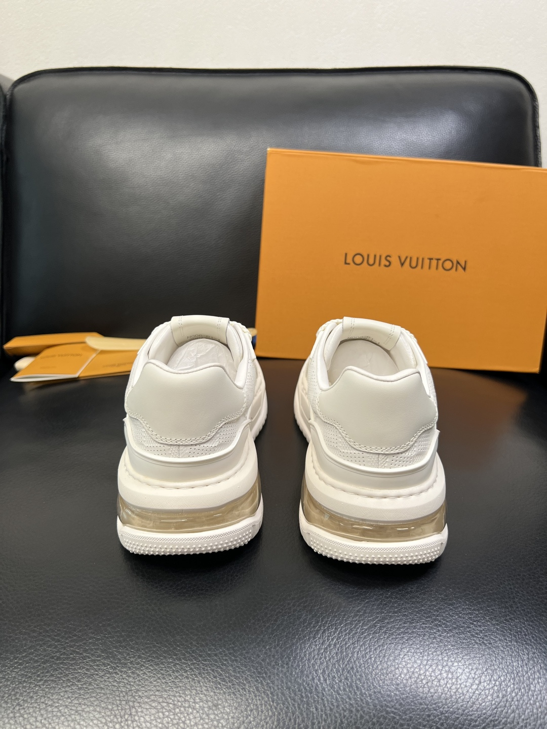 Lv 高品质 顶级工艺品 路易威登，运动板鞋专柜同步，鞋面意大利进口，高品质拼接缤纷色彩复杂工艺品，进口