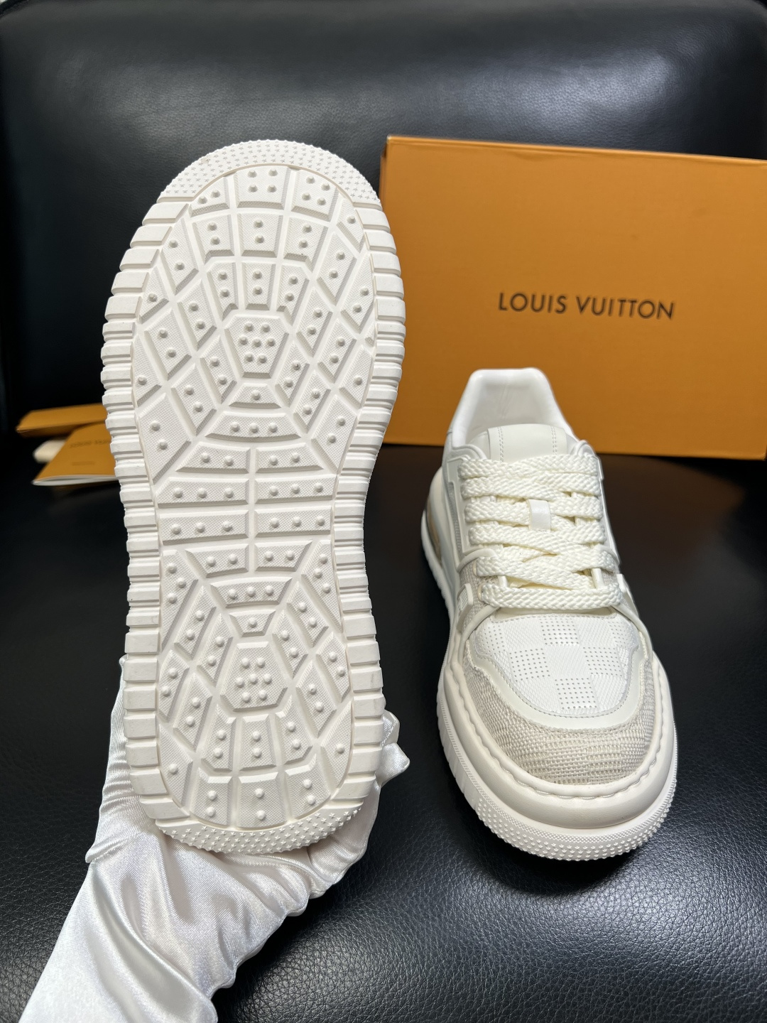 Lv 高品质 顶级工艺品 路易威登，运动板鞋专柜同步，鞋面意大利进口，高品质拼接缤纷色彩复杂工艺品，进口