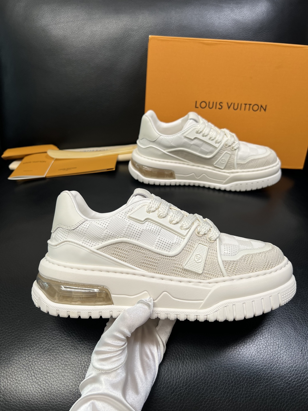 Lv 高品质 顶级工艺品 路易威登，运动板鞋专柜同步，鞋面意大利进口，高品质拼接缤纷色彩复杂工艺品，进口