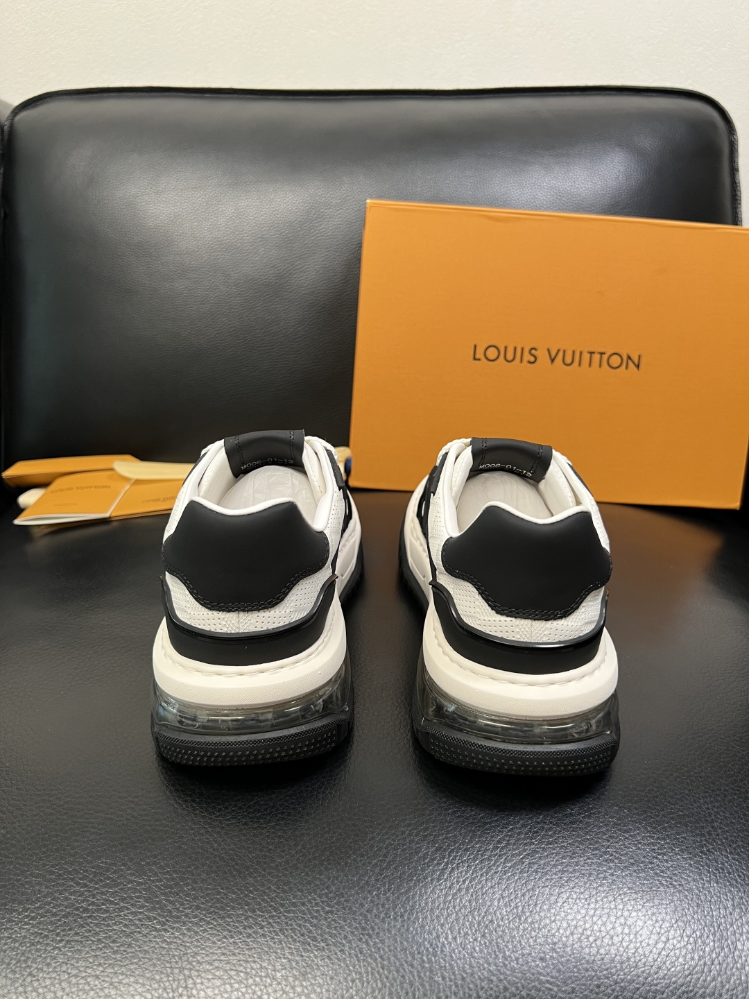 Lv 高品质 顶级工艺品 路易威登，运动板鞋专柜同步，鞋面意大利进口，高品质拼接缤纷色彩复杂工艺品，进口