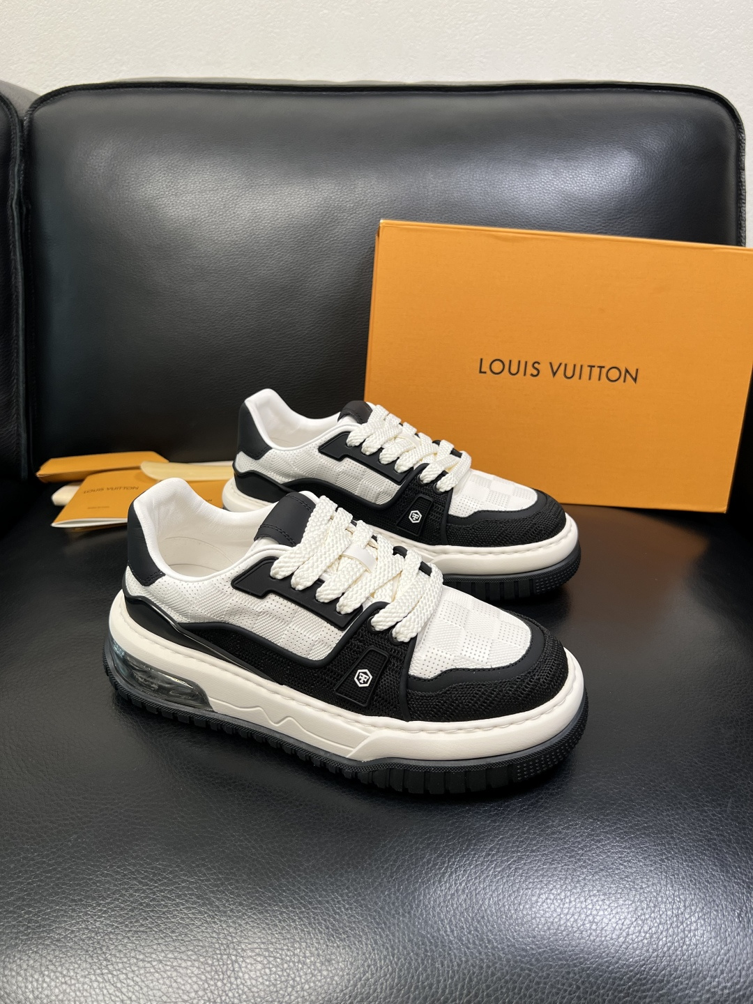 Lv 高品质 顶级工艺品 路易威登，运动板鞋专柜同步，鞋面意大利进口，高品质拼接缤纷色彩复杂工艺品，进口