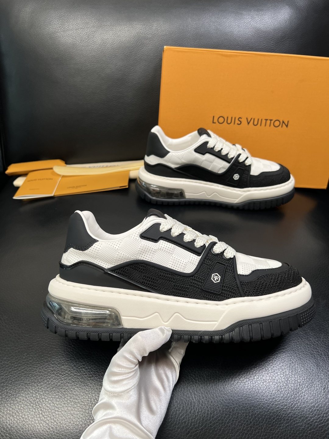 Lv 高品质 顶级工艺品 路易威登，运动板鞋专柜同步，鞋面意大利进口，高品质拼接缤纷色彩复杂工艺品，进口