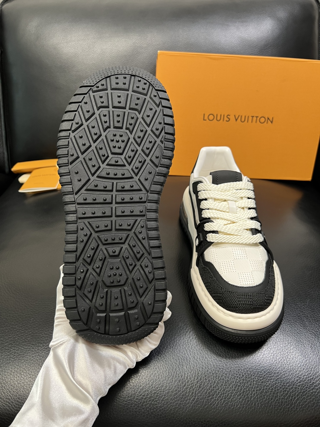 Lv 高品质 顶级工艺品 路易威登，运动板鞋专柜同步，鞋面意大利进口，高品质拼接缤纷色彩复杂工艺品，进口