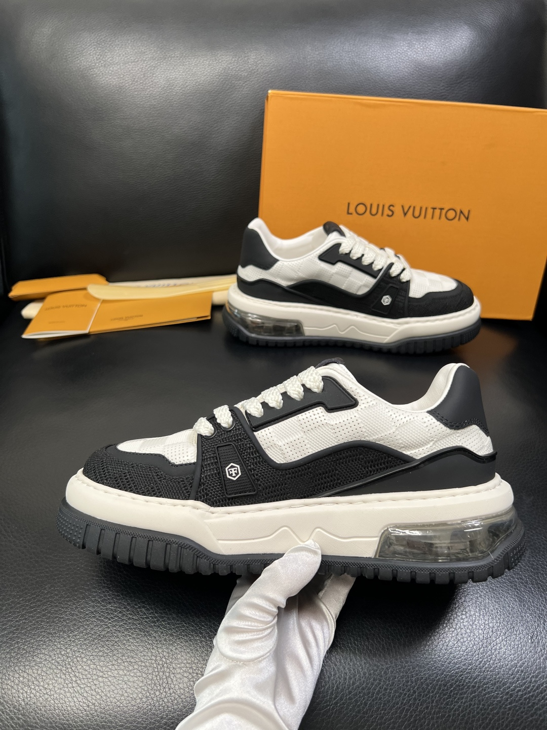 Lv 高品质 顶级工艺品 路易威登，运动板鞋专柜同步，鞋面意大利进口，高品质拼接缤纷色彩复杂工艺品，进口