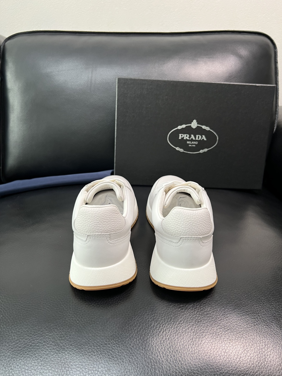 Prada 顶级工艺品，普拉达 专柜同步，原厂配置意大利进口牛皮拼布面料，进口牛皮内里垫，透气舒适，鞋底