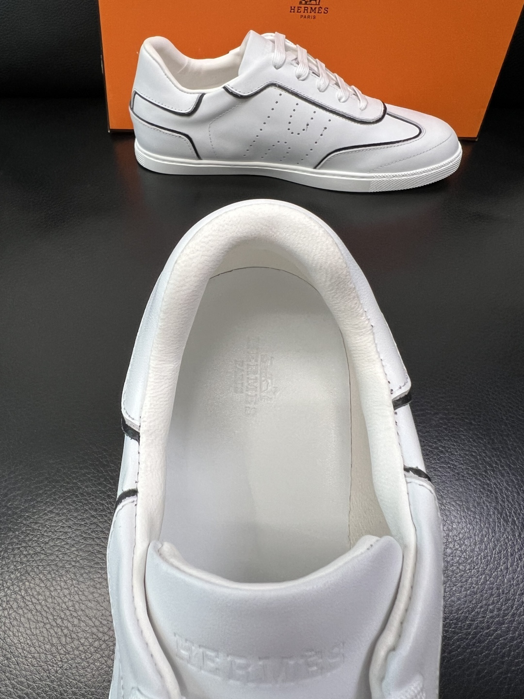 Hermes 高品质 顶级工艺品 爱马仕 专柜同步发售原厂配置，意大利进口原版牛皮面料，高品质拼接工艺，