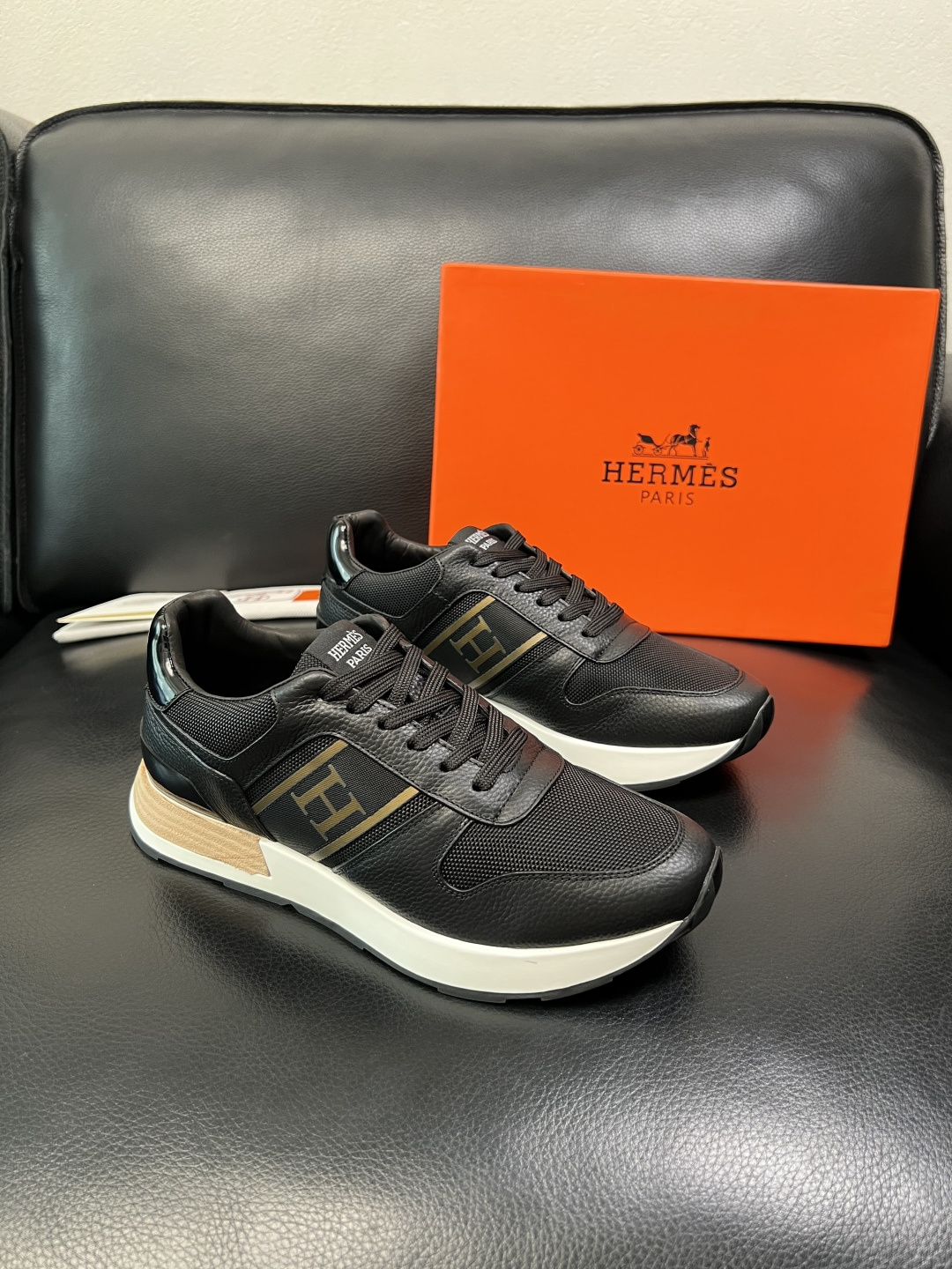 Hermes 高品质 顶级工艺品 爱马仕 专柜同步 原厂配置，意大利进口原版牛皮面料，高品质拼接工艺，全
