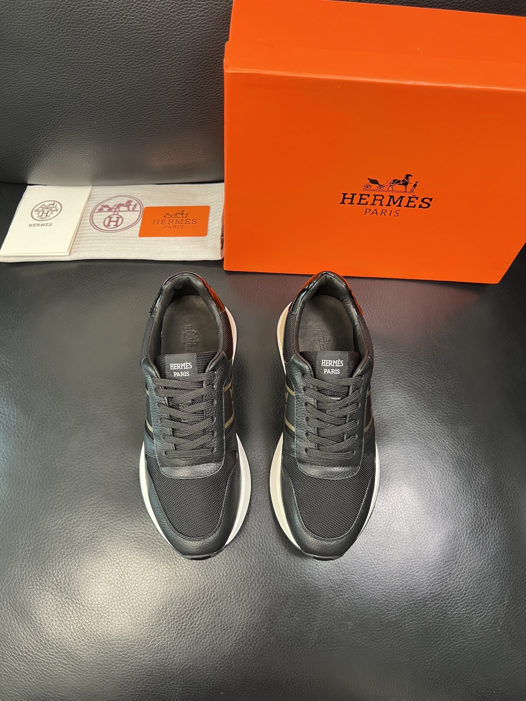 Hermes 高品质 顶级工艺品 爱马仕 专柜同步 原厂配置，意大利进口原版牛皮面料，高品质拼接工艺，全
