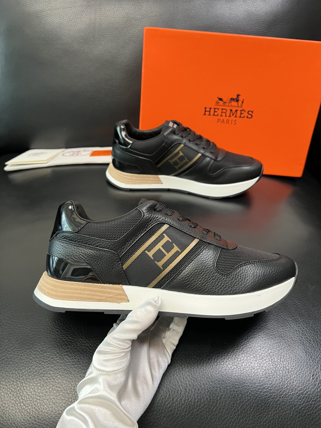 Hermes 高品质 顶级工艺品 爱马仕 专柜同步 原厂配置，意大利进口原版牛皮面料，高品质拼接工艺，全