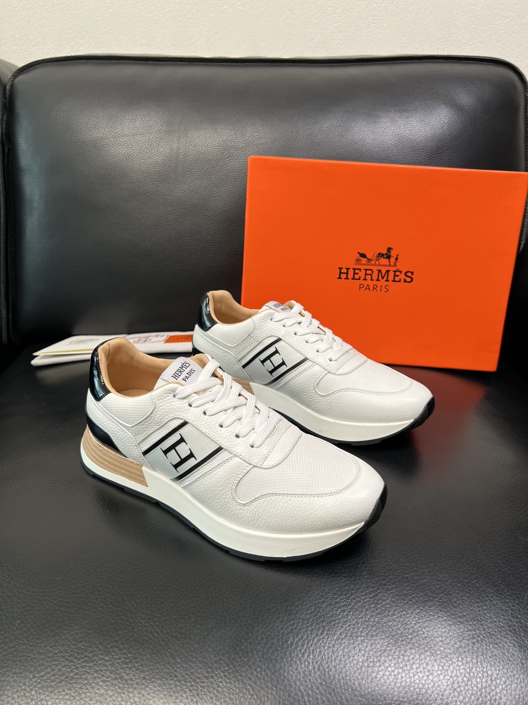 Hermes 高品质 顶级工艺品 爱马仕 专柜同步 原厂配置，意大利进口原版牛皮面料，高品质拼接工艺，全