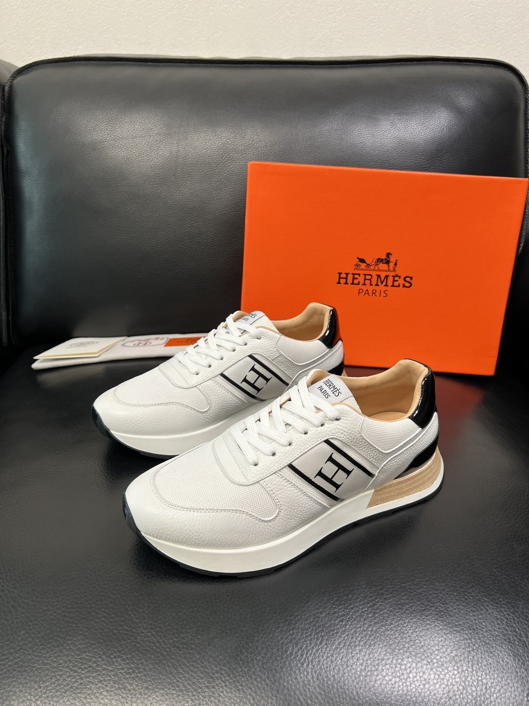 Hermes 高品质 顶级工艺品 爱马仕 专柜同步 原厂配置，意大利进口原版牛皮面料，高品质拼接工艺，全