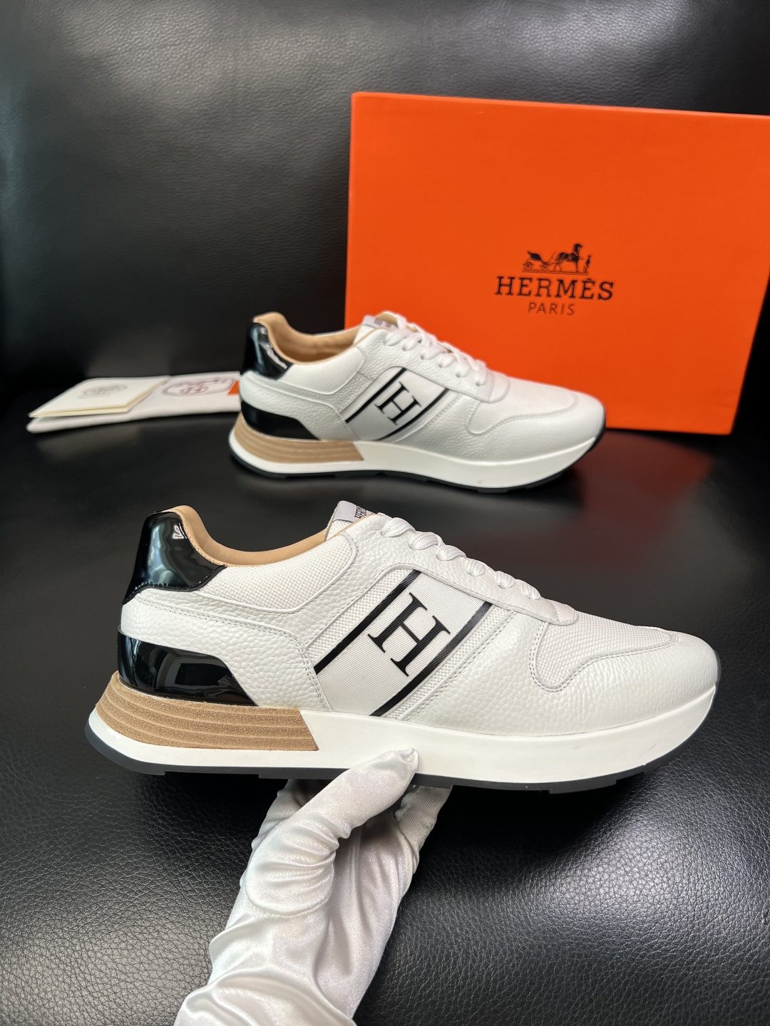 Hermes 高品质 顶级工艺品 爱马仕 专柜同步 原厂配置，意大利进口原版牛皮面料，高品质拼接工艺，全