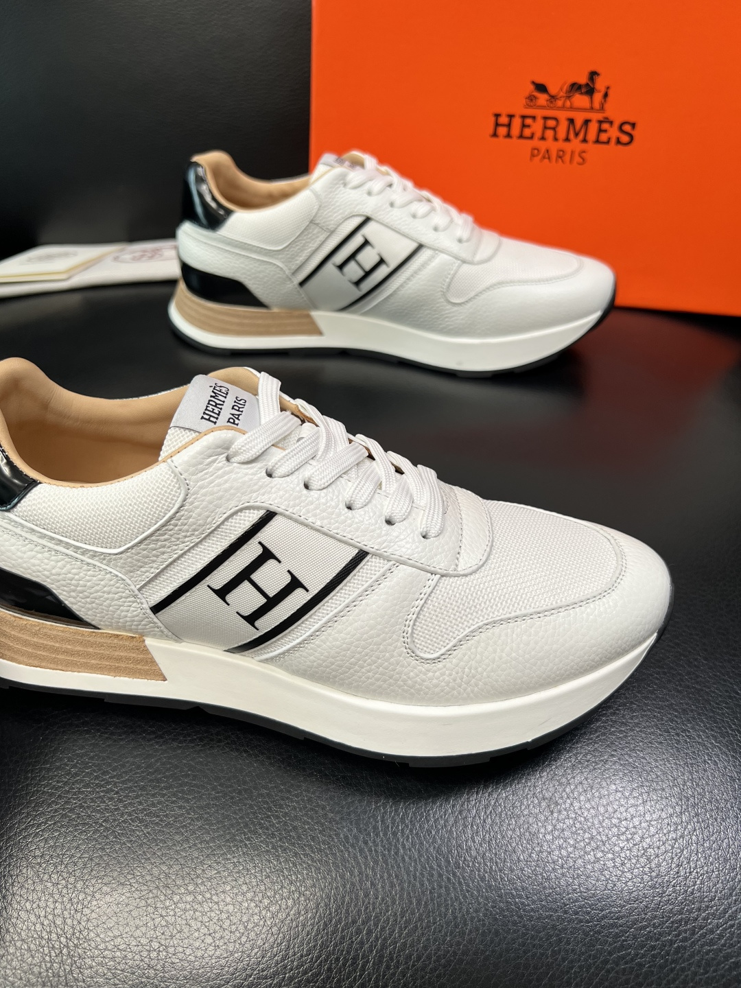 Hermes 高品质 顶级工艺品 爱马仕 专柜同步 原厂配置，意大利进口原版牛皮面料，高品质拼接工艺，全