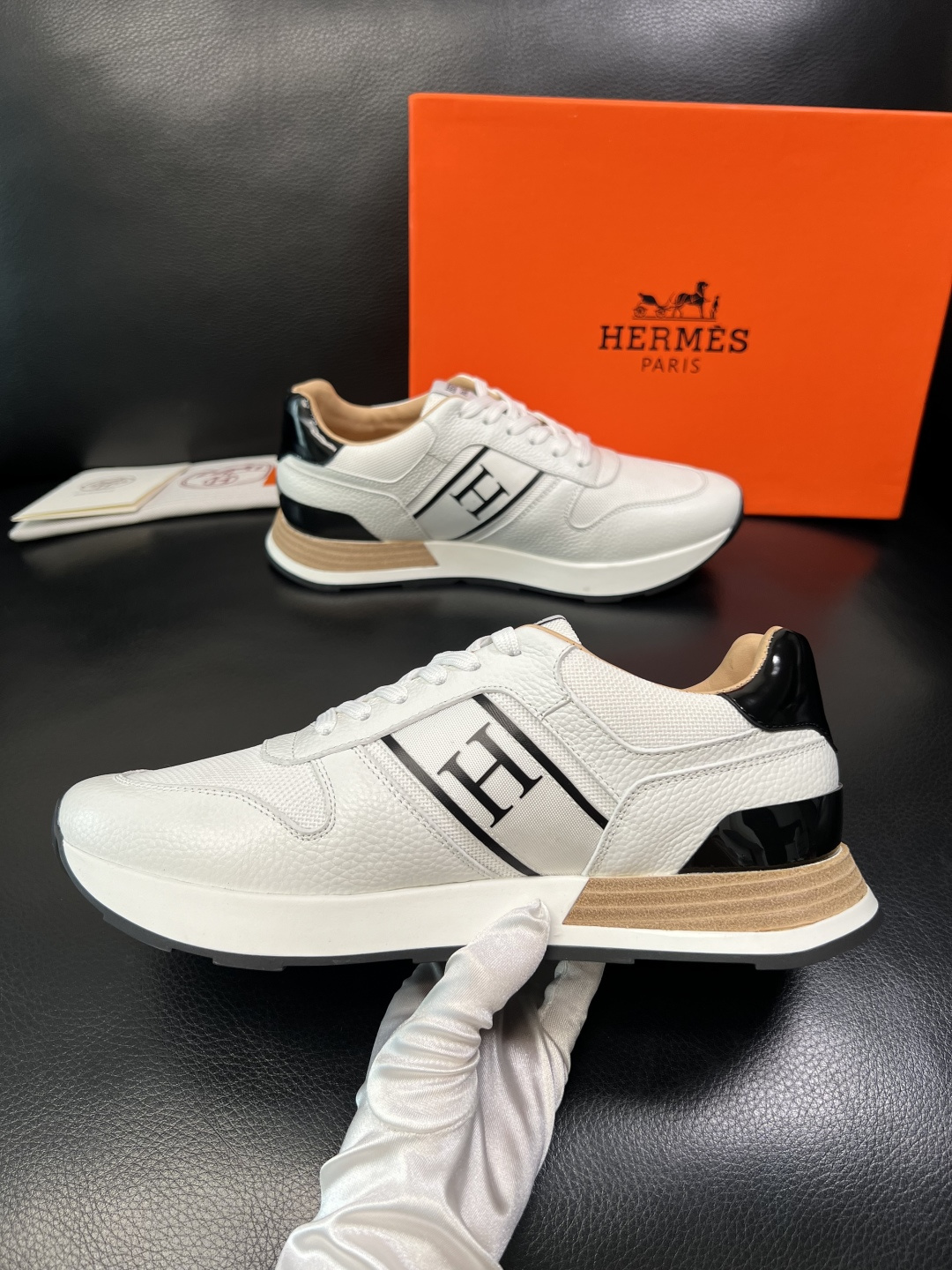 Hermes 高品质 顶级工艺品 爱马仕 专柜同步 原厂配置，意大利进口原版牛皮面料，高品质拼接工艺，全