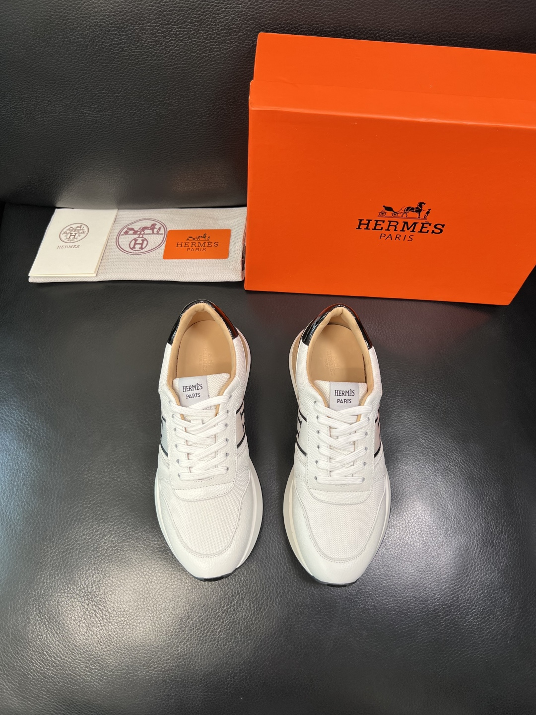 Hermes 高品质 顶级工艺品 爱马仕 专柜同步 原厂配置，意大利进口原版牛皮面料，高品质拼接工艺，全