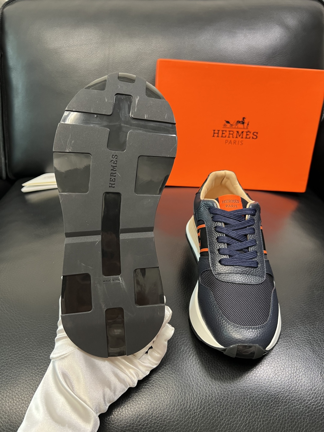 Hermes 高品质 顶级工艺品 爱马仕 专柜同步 原厂配置，意大利进口原版牛皮面料，高品质拼接工艺，全