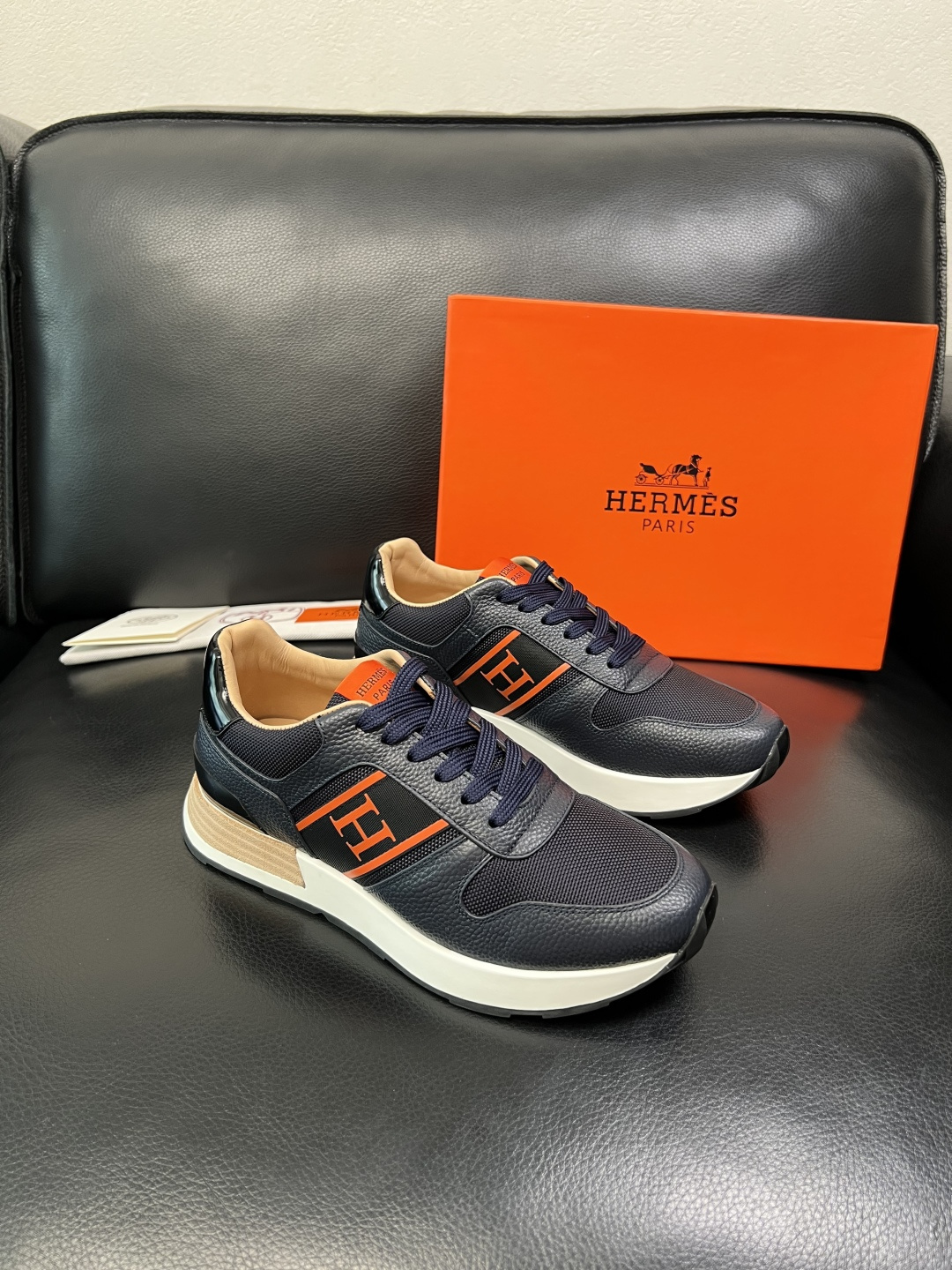 Hermes 高品质 顶级工艺品 爱马仕 专柜同步 原厂配置，意大利进口原版牛皮面料，高品质拼接工艺，全