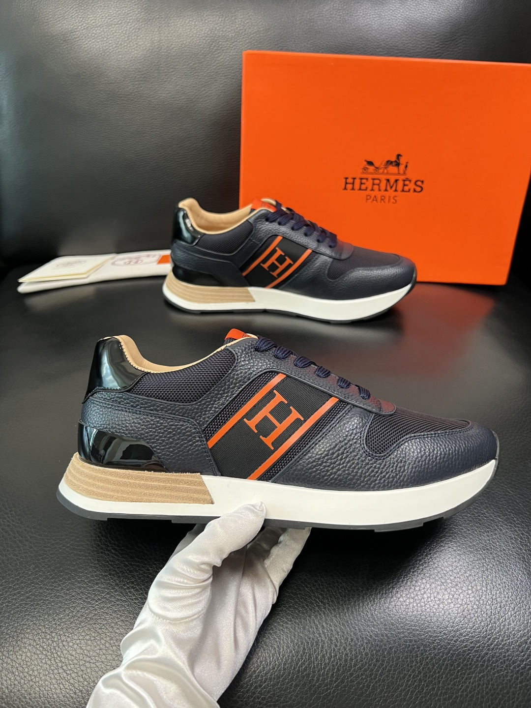 Hermes 高品质 顶级工艺品 爱马仕 专柜同步 原厂配置，意大利进口原版牛皮面料，高品质拼接工艺，全