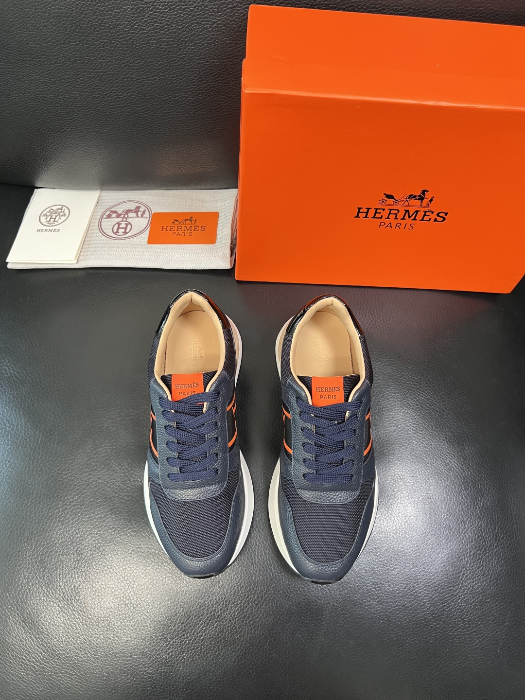 Hermes 高品质 顶级工艺品 爱马仕 专柜同步 原厂配置，意大利进口原版牛皮面料，高品质拼接工艺，全