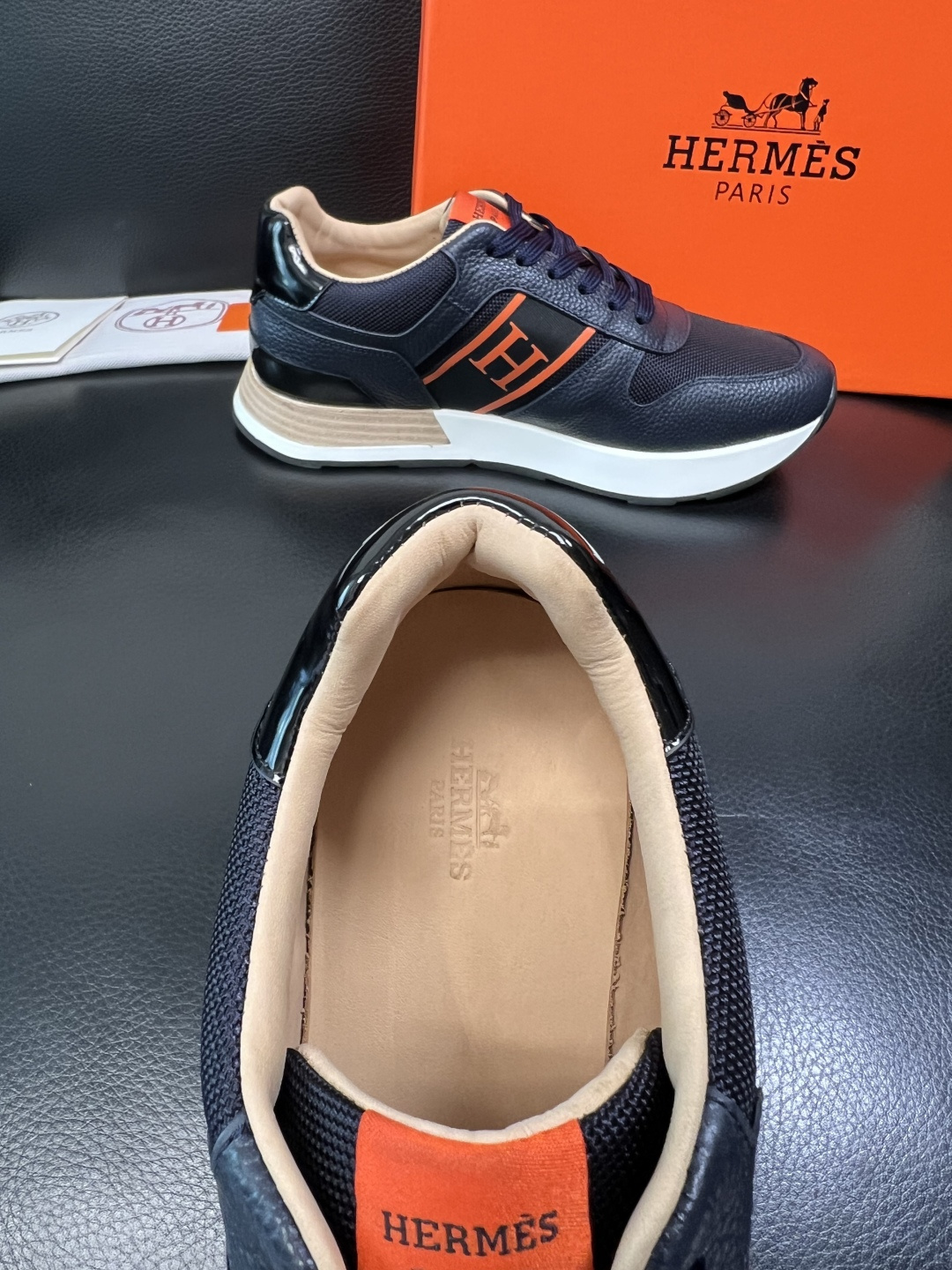 Hermes 高品质 顶级工艺品 爱马仕 专柜同步 原厂配置，意大利进口原版牛皮面料，高品质拼接工艺，全