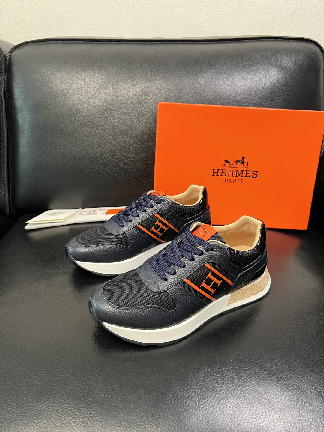 Hermes 高品质 顶级工艺品 爱马仕 专柜同步 原厂配置，意大利进口原版牛皮面料，高品质拼接工艺，全