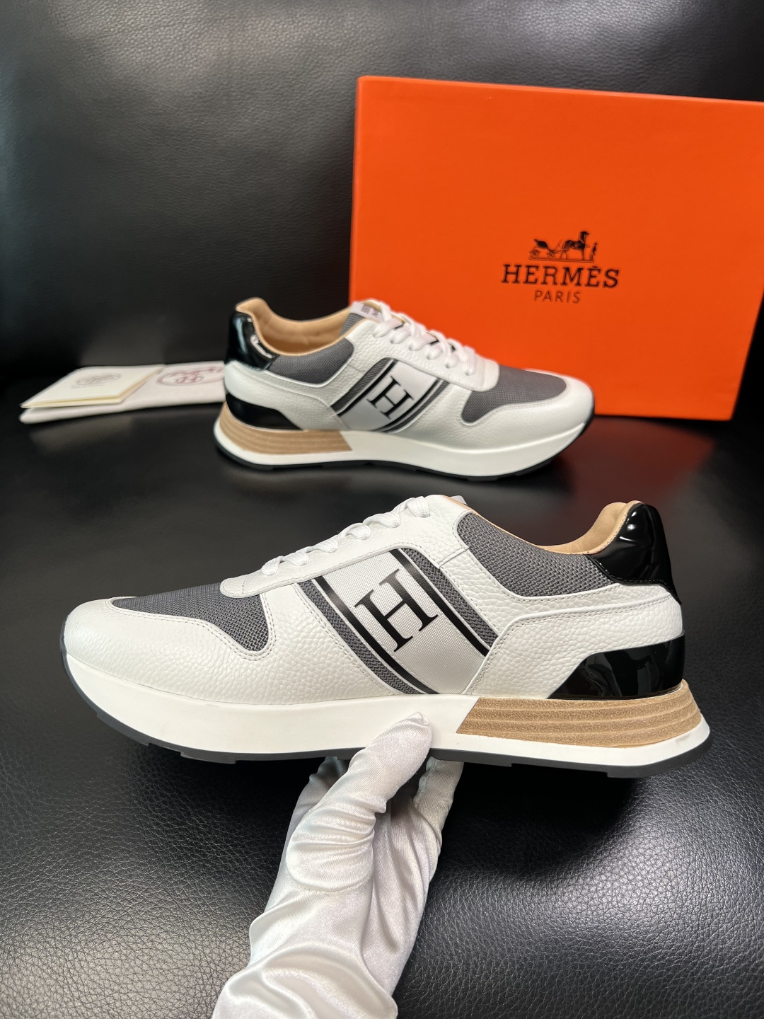 Hermes 高品质 顶级工艺品 爱马仕 专柜同步 原厂配置，意大利进口原版牛皮面料，高品质拼接工艺，全