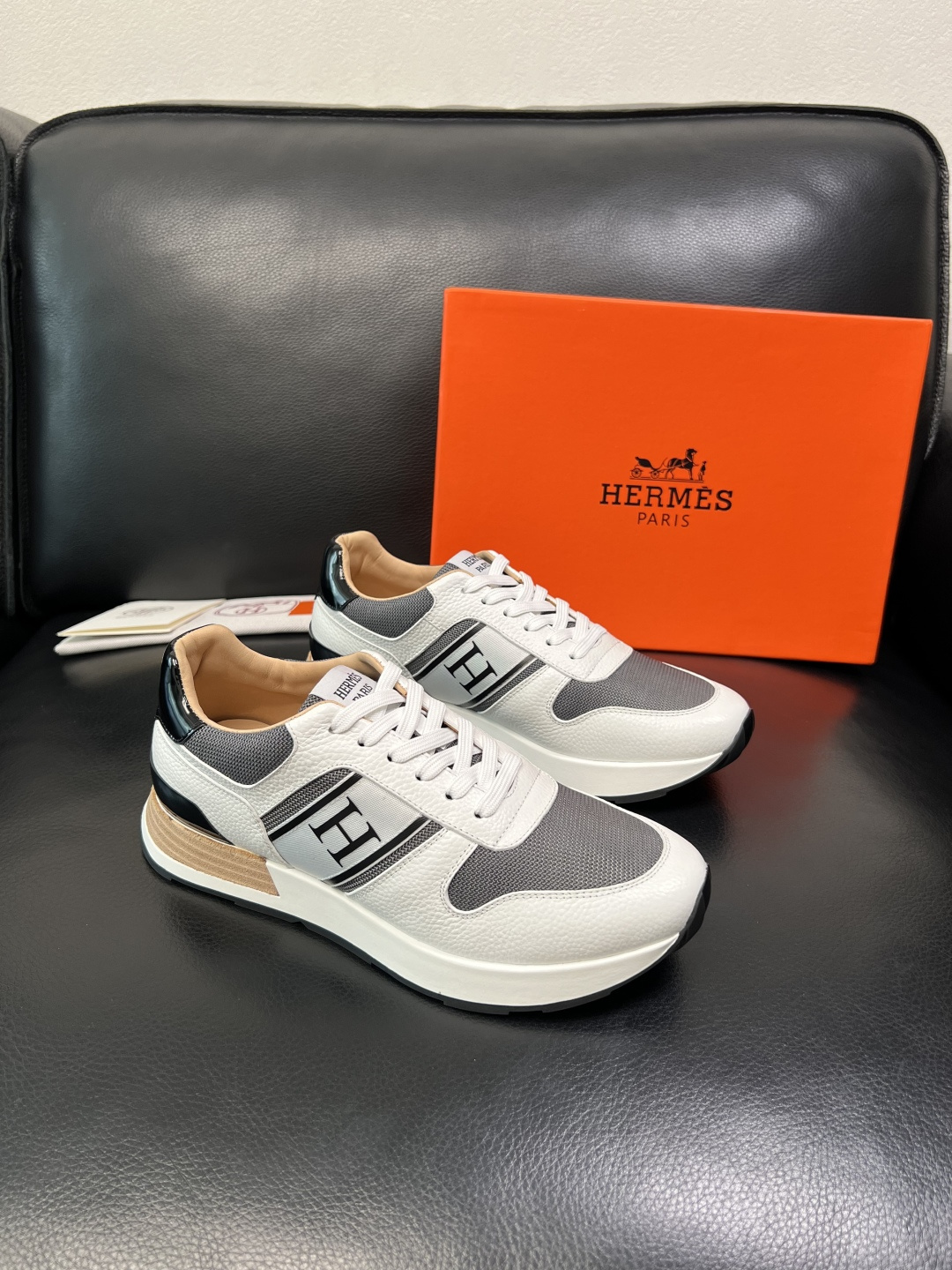 Hermes 高品质 顶级工艺品 爱马仕 专柜同步 原厂配置，意大利进口原版牛皮面料，高品质拼接工艺，全