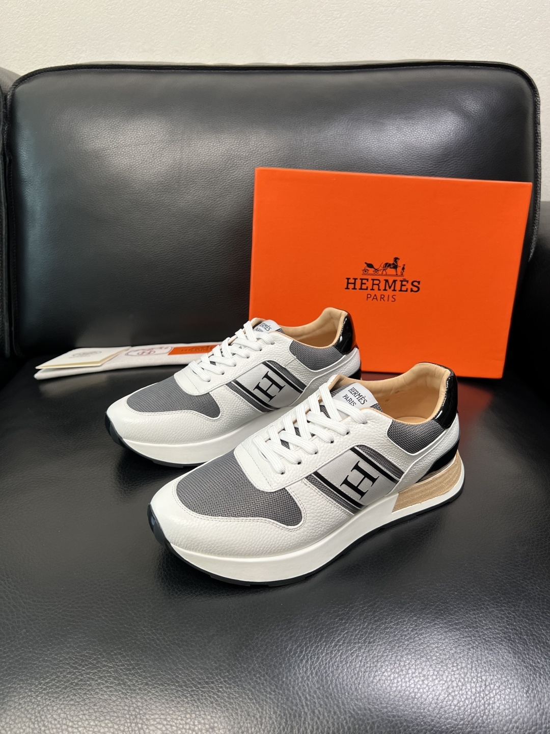 Hermes 高品质 顶级工艺品 爱马仕 专柜同步 原厂配置，意大利进口原版牛皮面料，高品质拼接工艺，全